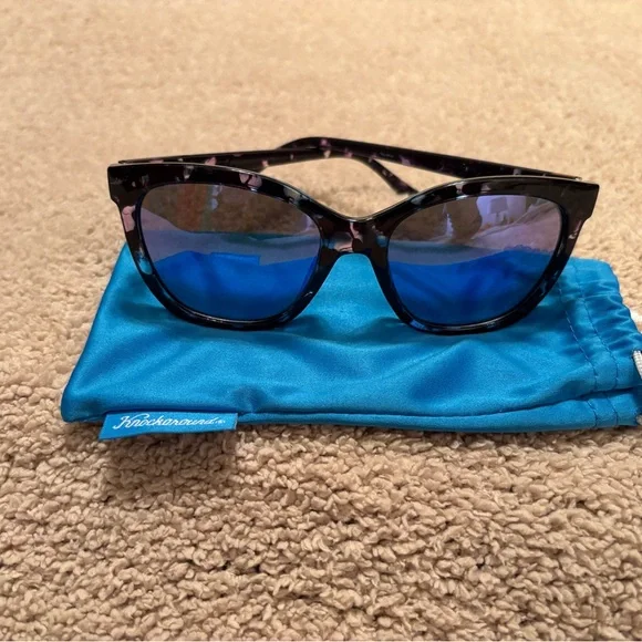 Stylish Blue Lens Sunglasses - Picture 2 of 2